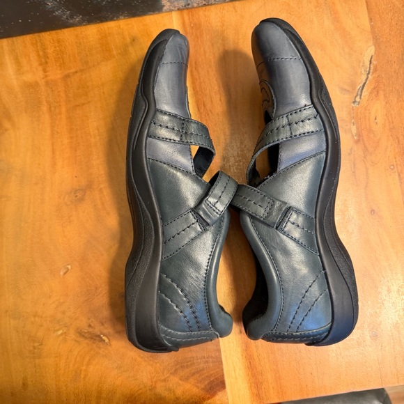 Clarks Artisan Kessa Agnes Leather Velcro Mary Jane Flats Size 7 (EUC) - Picture 11 of 15